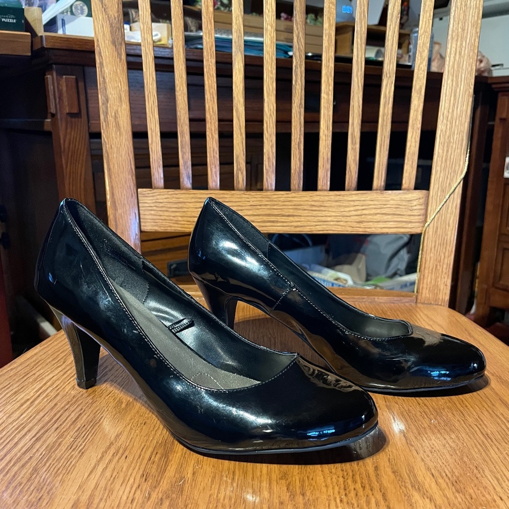 Black patent heels - Size 8